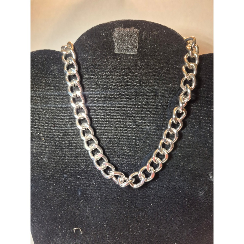 Unbranded Silver Tone Chunky Curb Chain Necklace with Ring Detail 14.5 Inch
